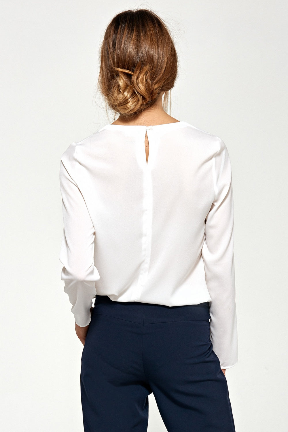 asymetrycznymi draperiami B Ecru Blouse