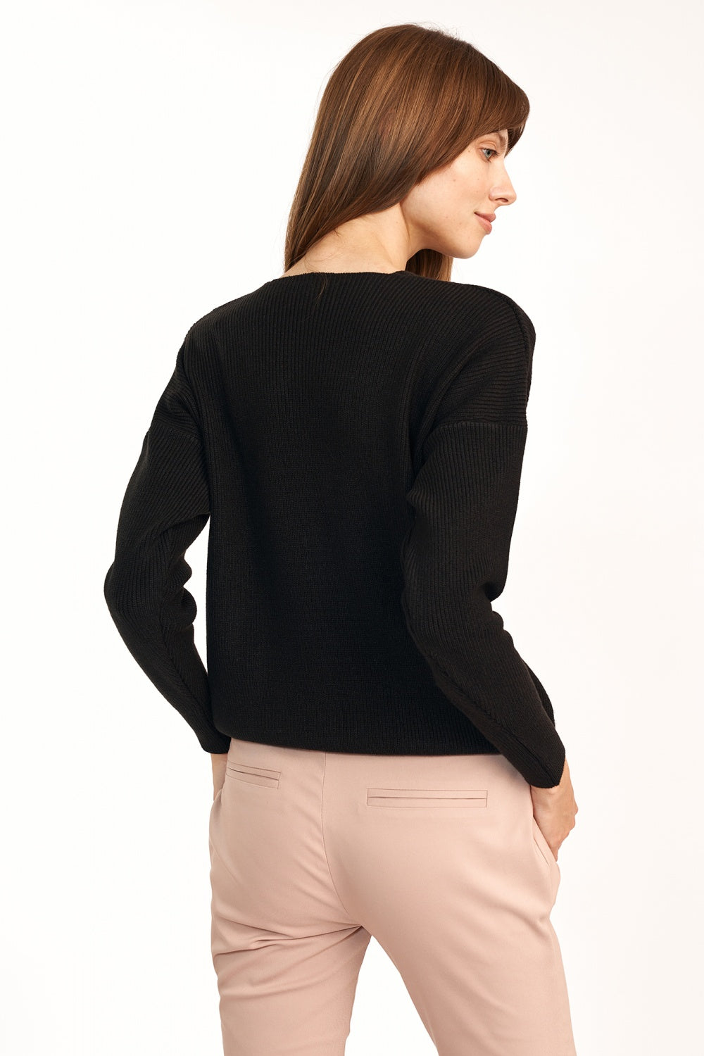 swobodnym kroju SW Black Jumper
