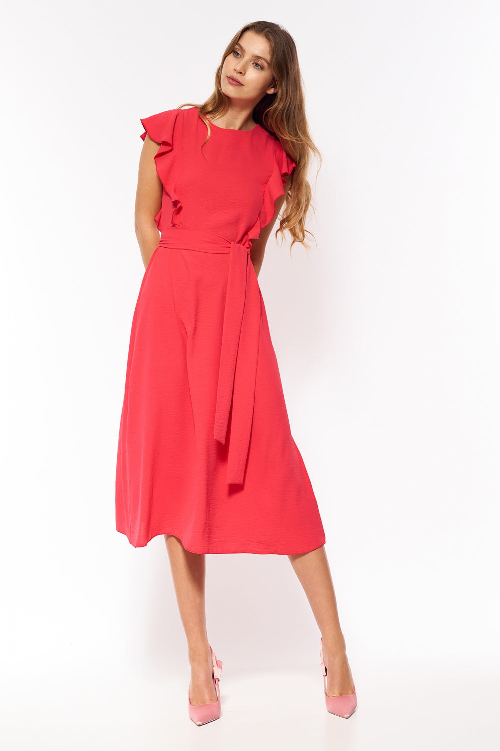 z falbanami na ramionach S Coral Daydress